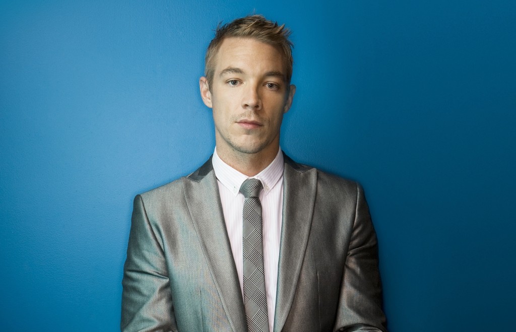 Diplo-Suit